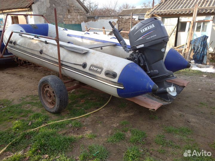 Лодка с мотором