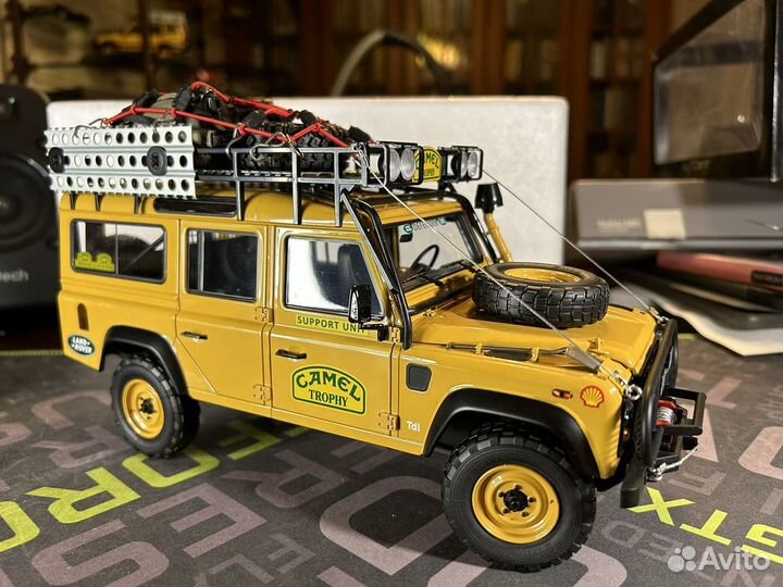 1/18 Land Rover Defender 110 Camel, Almost Real