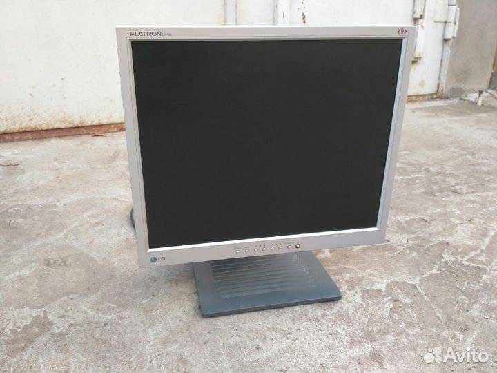 Монитор LG flatron L1910S