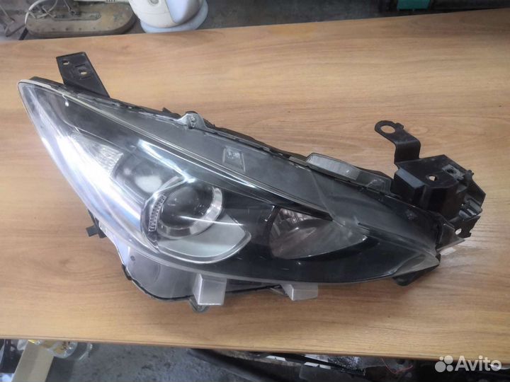 Фара правая Mazda 3 BM 13-16