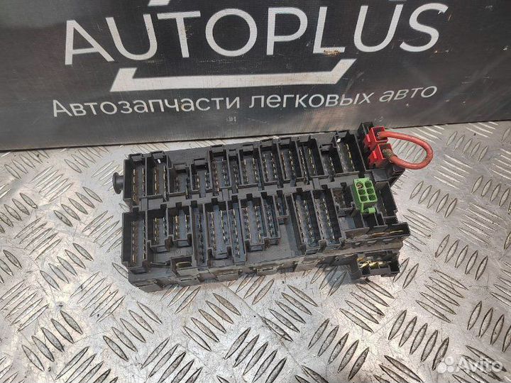 Блок предохранителей Volkswagen Passat B3