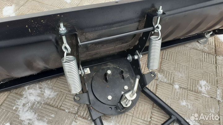 Продам отвал с универсальной площадкой крепления