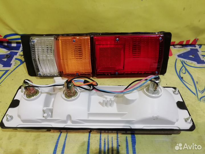 Фонарь Isuzu Elf