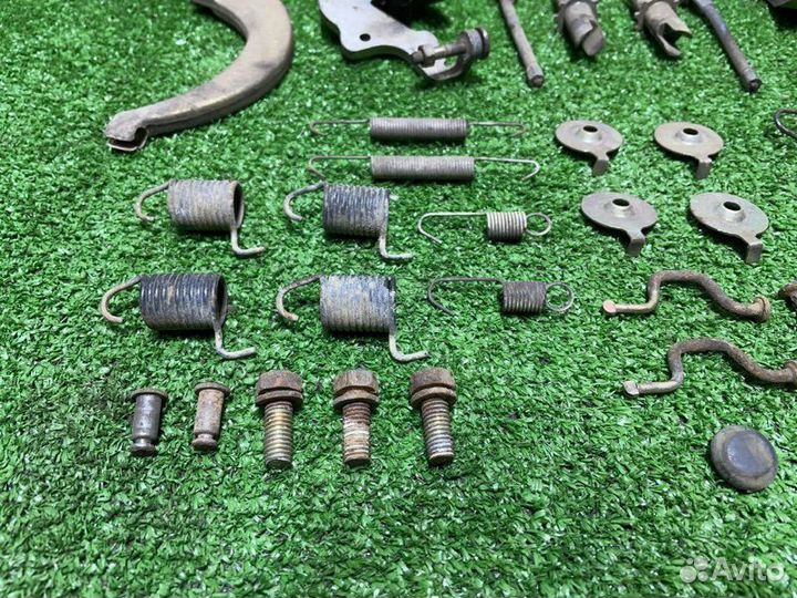 Механизм стояночного тормоза Toyota Land Cruiser