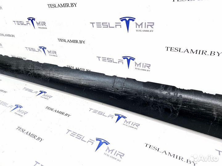 Накладка на порог правая Tesla Model 3 2023