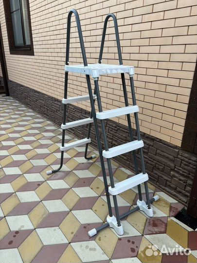 Лестница для каркасного бассейна