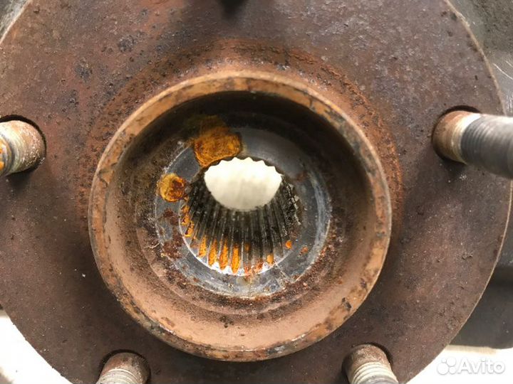 Кулак поворотный передний левый Mitsubishi Lancer