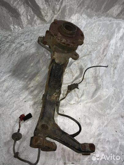 Кулак поворотный передний правый VW Passat (B5+)