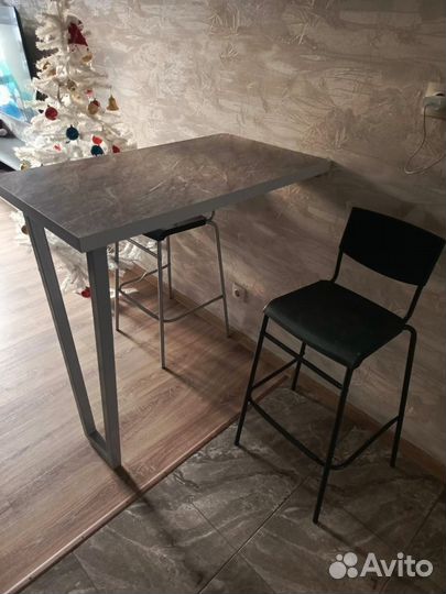 Барная стойка со стульями