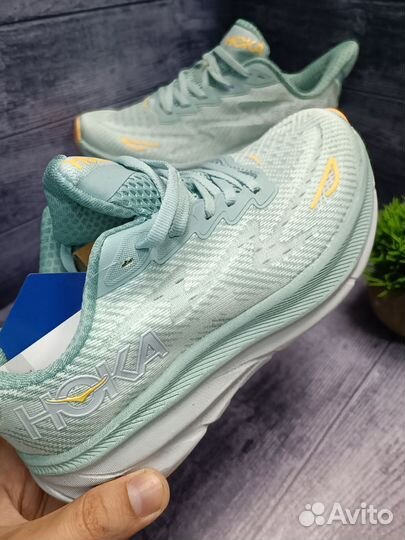 Беговые кроссовки hoka