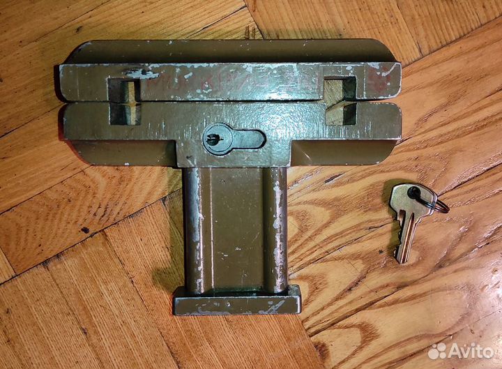 Противоугонный замок на педали на Москвич-2141