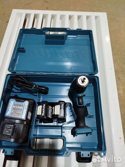 Компактный шуруповерт makita DF333dwye оригинал