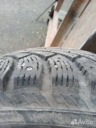 Nokian Tyres Hakkapeliitta 4 235/60 R16