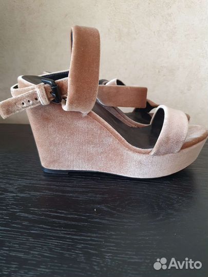 Босоножки новые 38