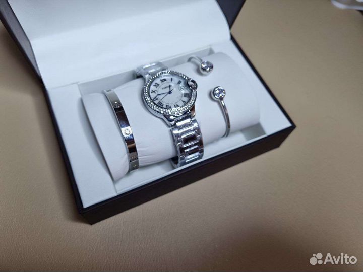 Женский набор Swarovski и 2 браслета