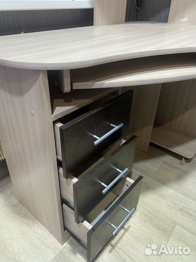 Письменный стол