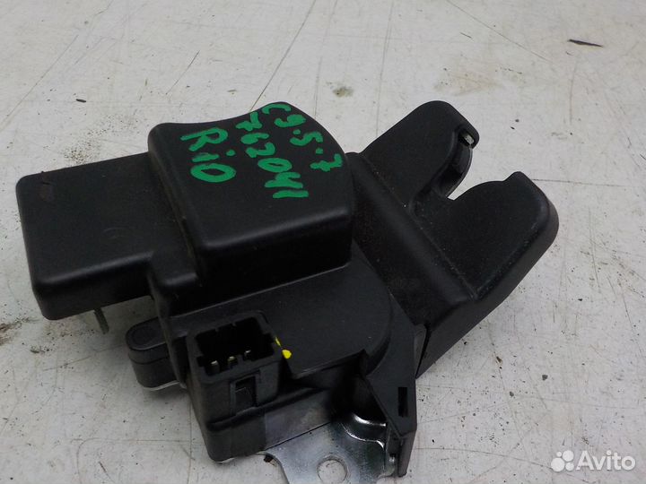 Замок багажника на Kia Rio 812304Y020