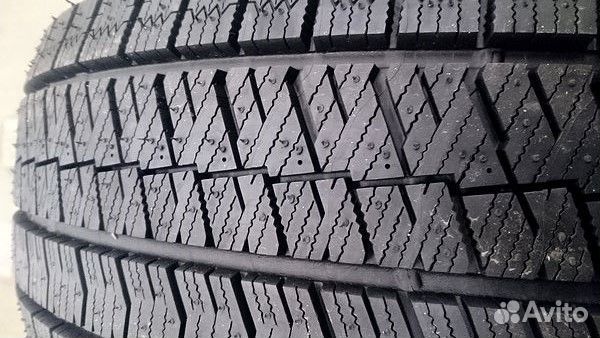 Bridgestone Blizzak Ice 235/45 R17 94S