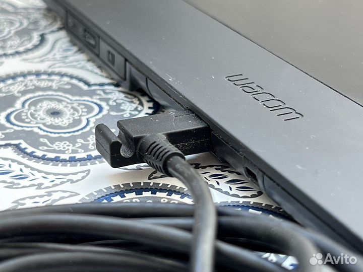 Графический планшет Wacom Intuos Pro Medium