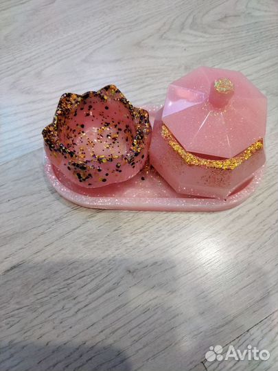 Подарок мужчине(пепельница), женщине (набор)