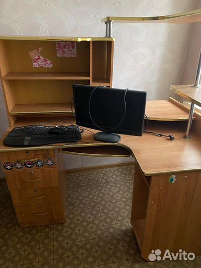 Компьютерный стол бу и монитор