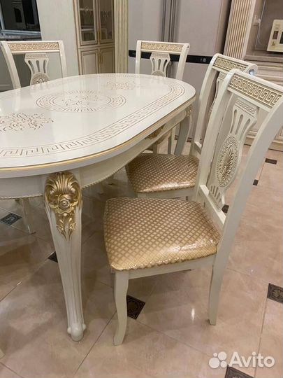 Кухонный стол и стулья новые