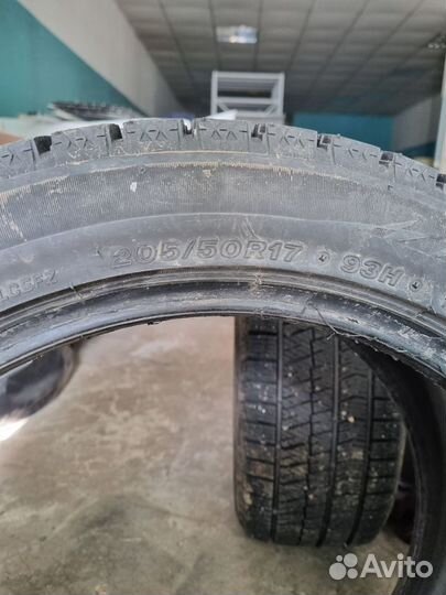 Bridgestone Blizzak Ice 205/50 R17 93H