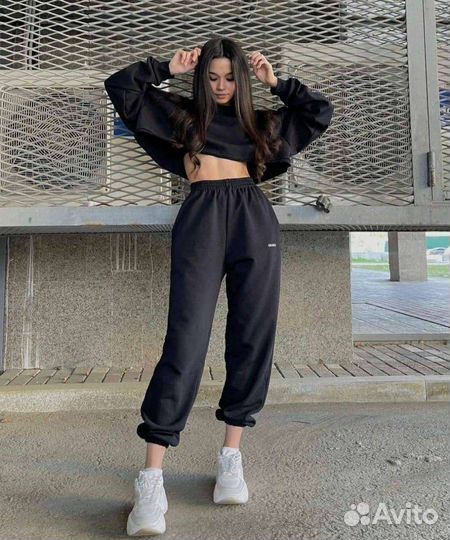 Спортивный костюм женский