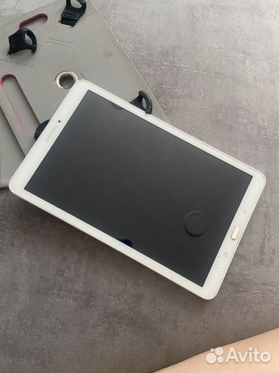 Планшет samsung tab e