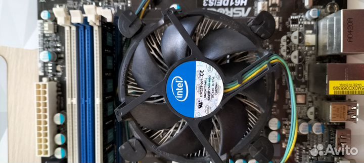 Материнская плата с процессором и памятью