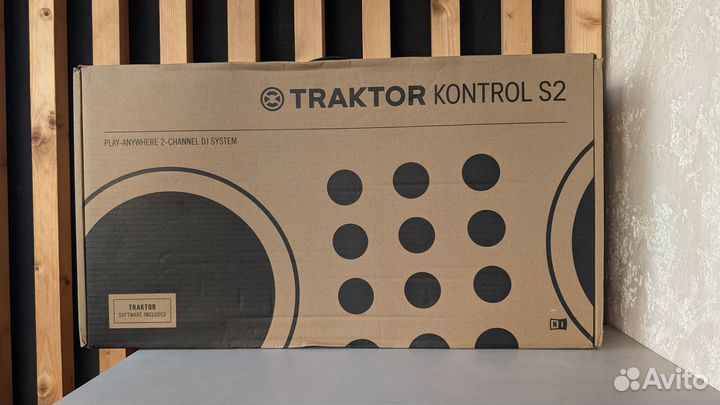 DJ контроллер Traktor Kontrol S2 MK3