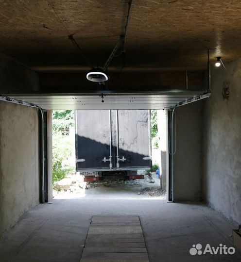 Секционные ворота