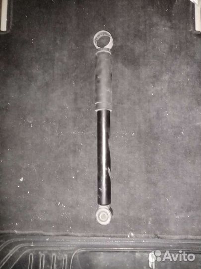 Амортизатор заданией на Mercedes w447