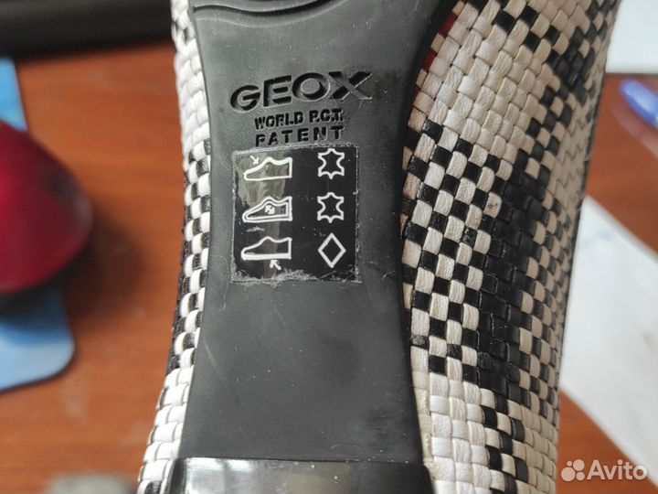 Новые кожаные туфли Geox, р. 37