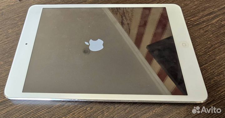 Apple iPad mini 32GB (модель A1432 wifi)