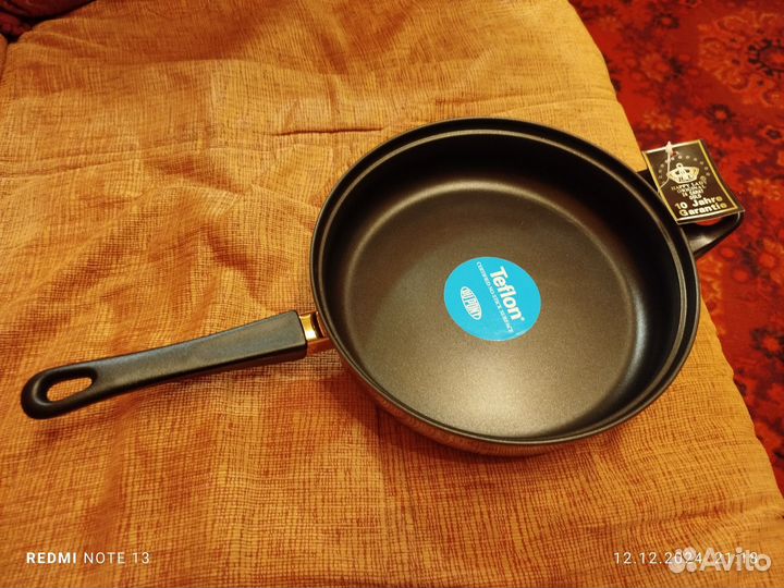 Тефлоновая сковородка 24 см