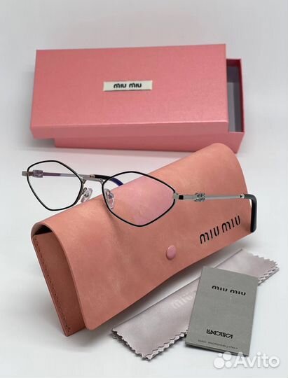 Солнцезащитные очки MIU MIU