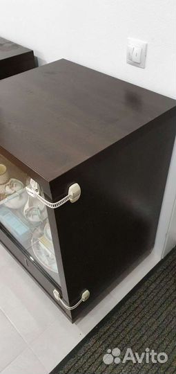 Комод со стеклянной витриной