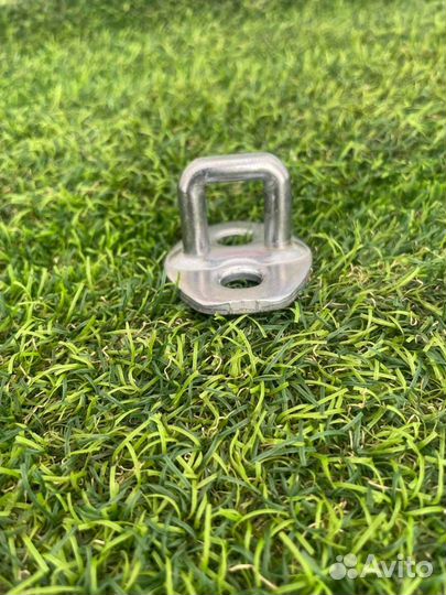 Ответная часть (скоба) замка двери передняя правая