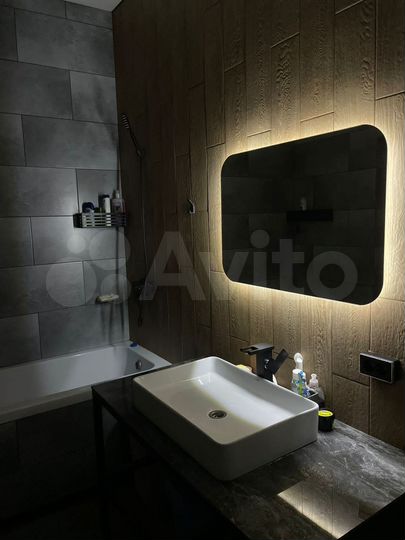 2-к. квартира, 65 м², 8/13 эт.