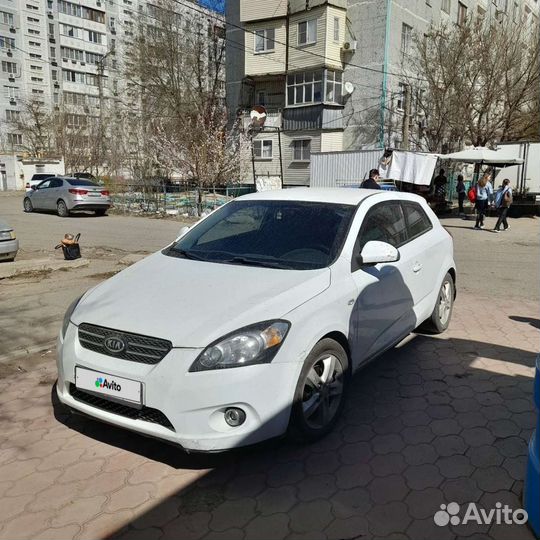 Kia Ceed 1.6 МТ, 2008, битый, 320 000 км