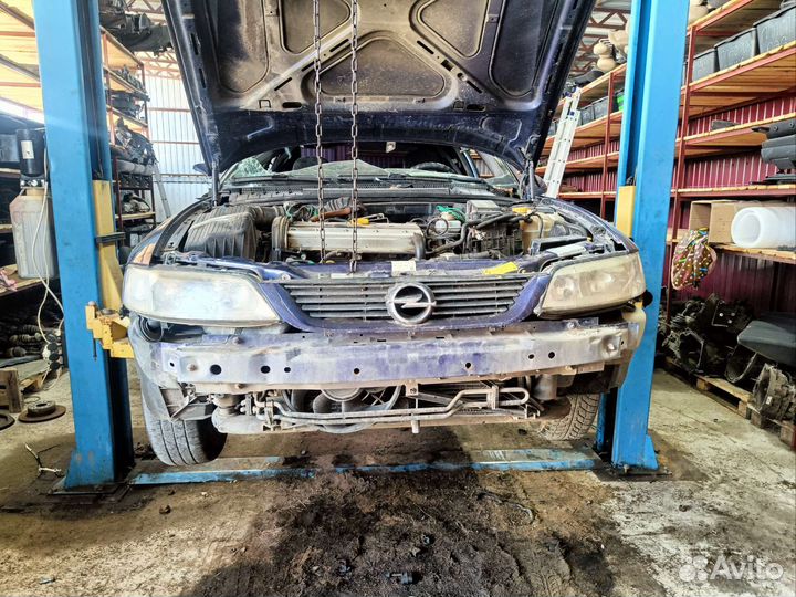 Кузов Опель Вектра Б седан (По частям)