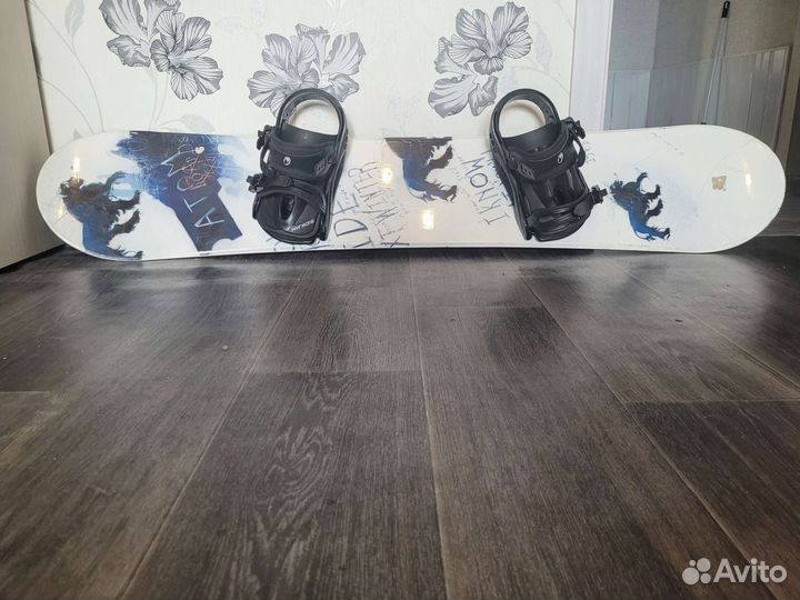 Сноуборд с креплениями