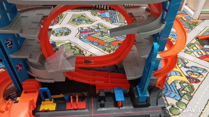 Хотвилс трек мега гараж и автомойка