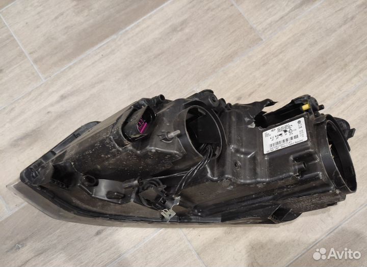 Фара правая битая Volkswagen Polo 2016