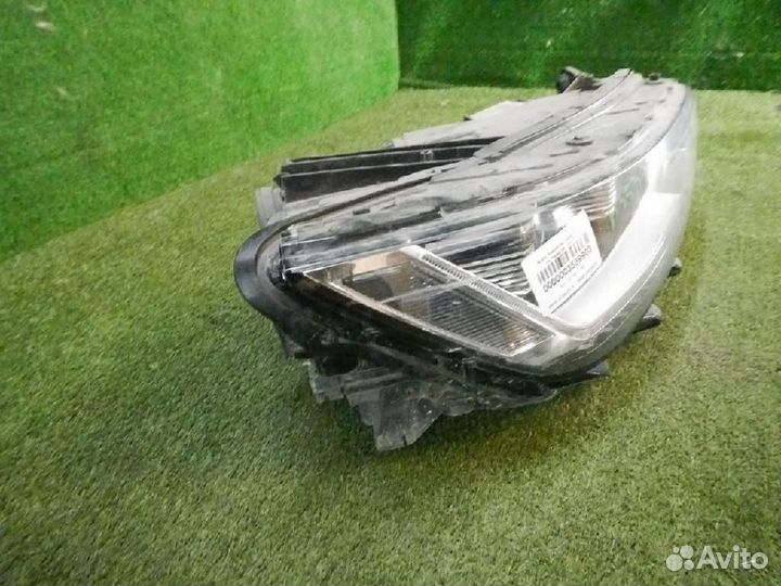Фара правая Volkswagen Passat