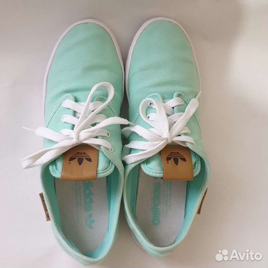 Кроссовки adidas оригинал 38