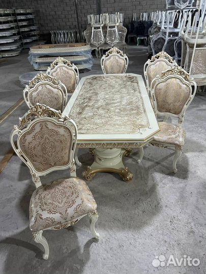 Стол и стулья