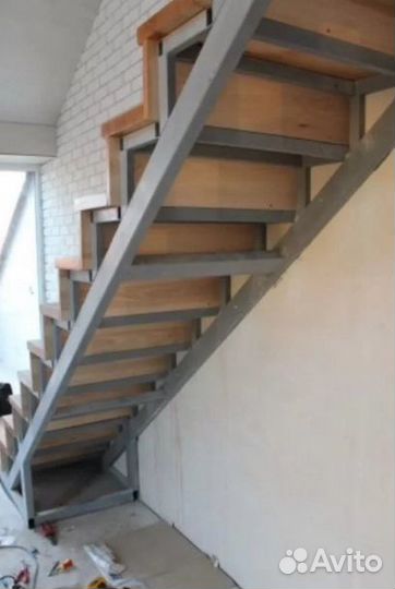 Лестница на металлокаркасе зиг-заг