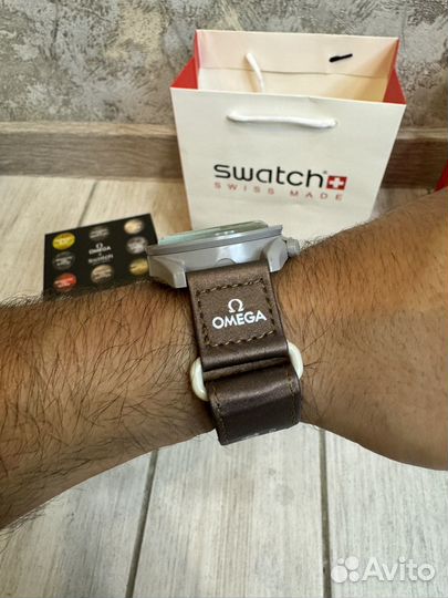 Наручные часы Swatch x Omega Saturn